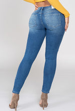 Load image into Gallery viewer, YMI MID-RISE SKINNY JEAN
